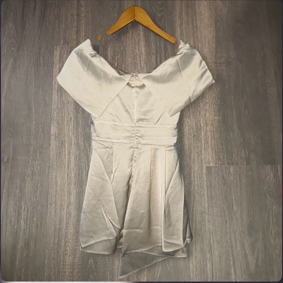 Lulus NWT Champagne Satin Off Shoulder Mini Dress XS - Picture 3 of 3
